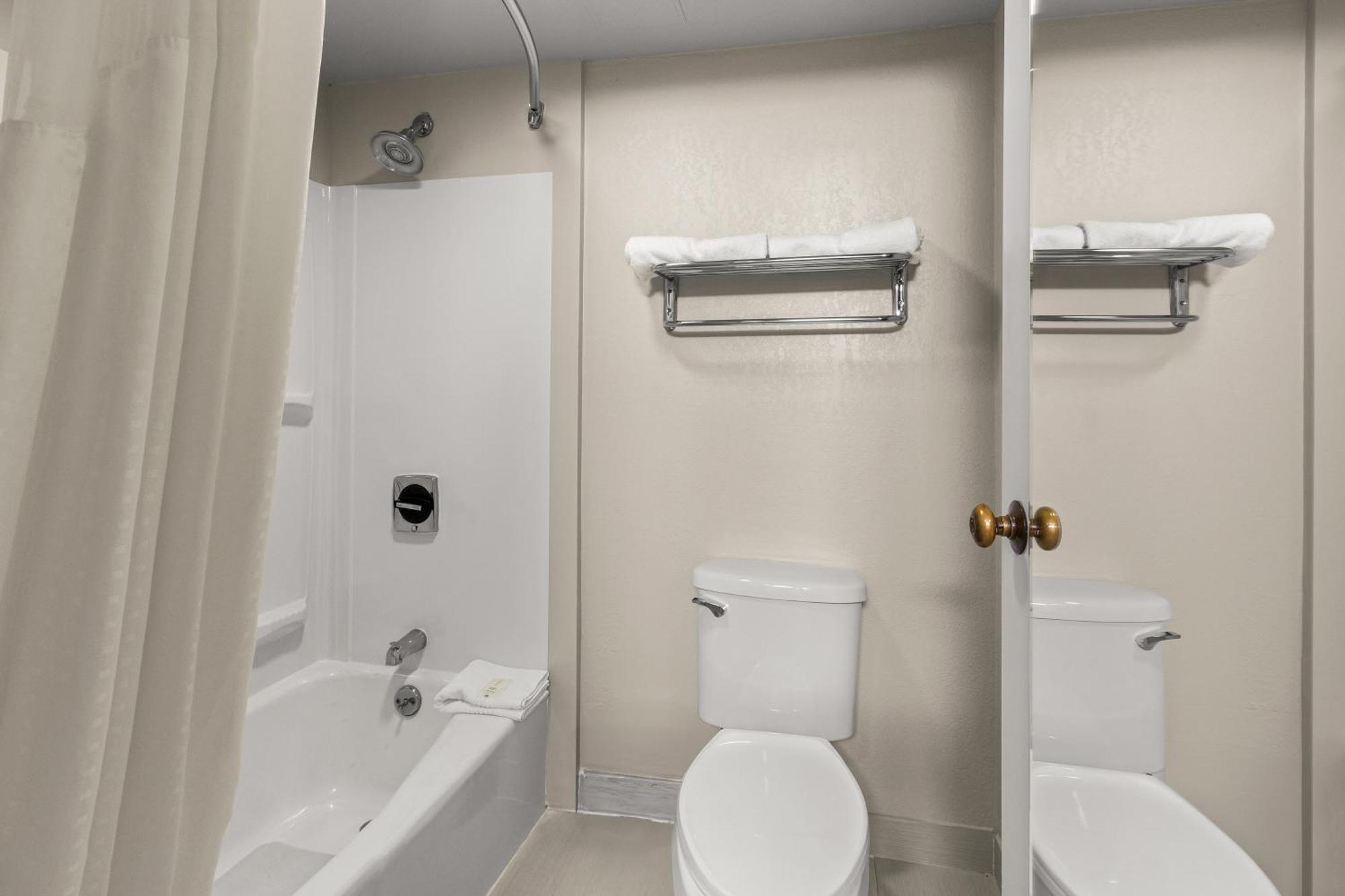 Suburban Studios Алтуна Экстерьер фото