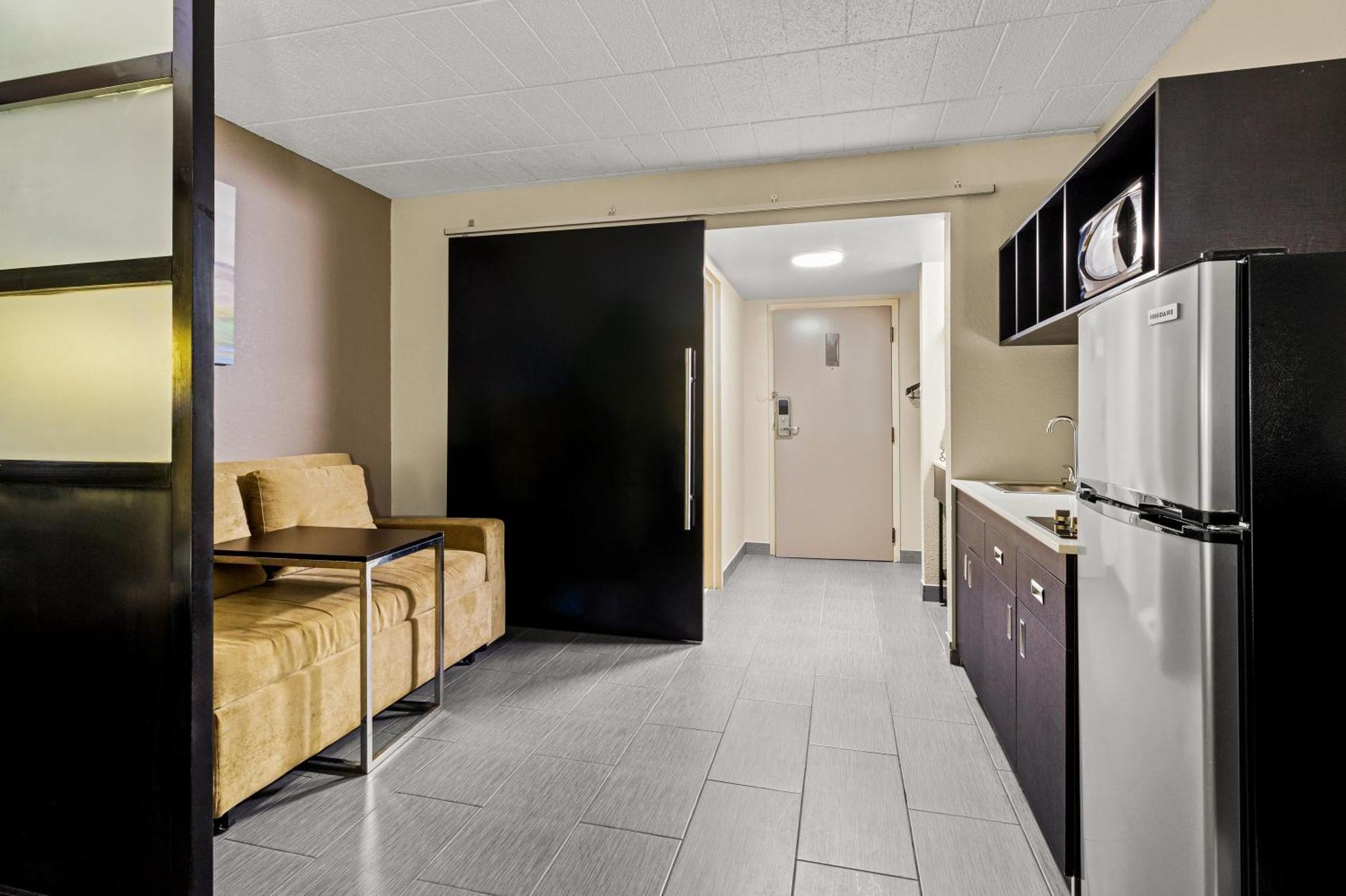Suburban Studios Алтуна Экстерьер фото