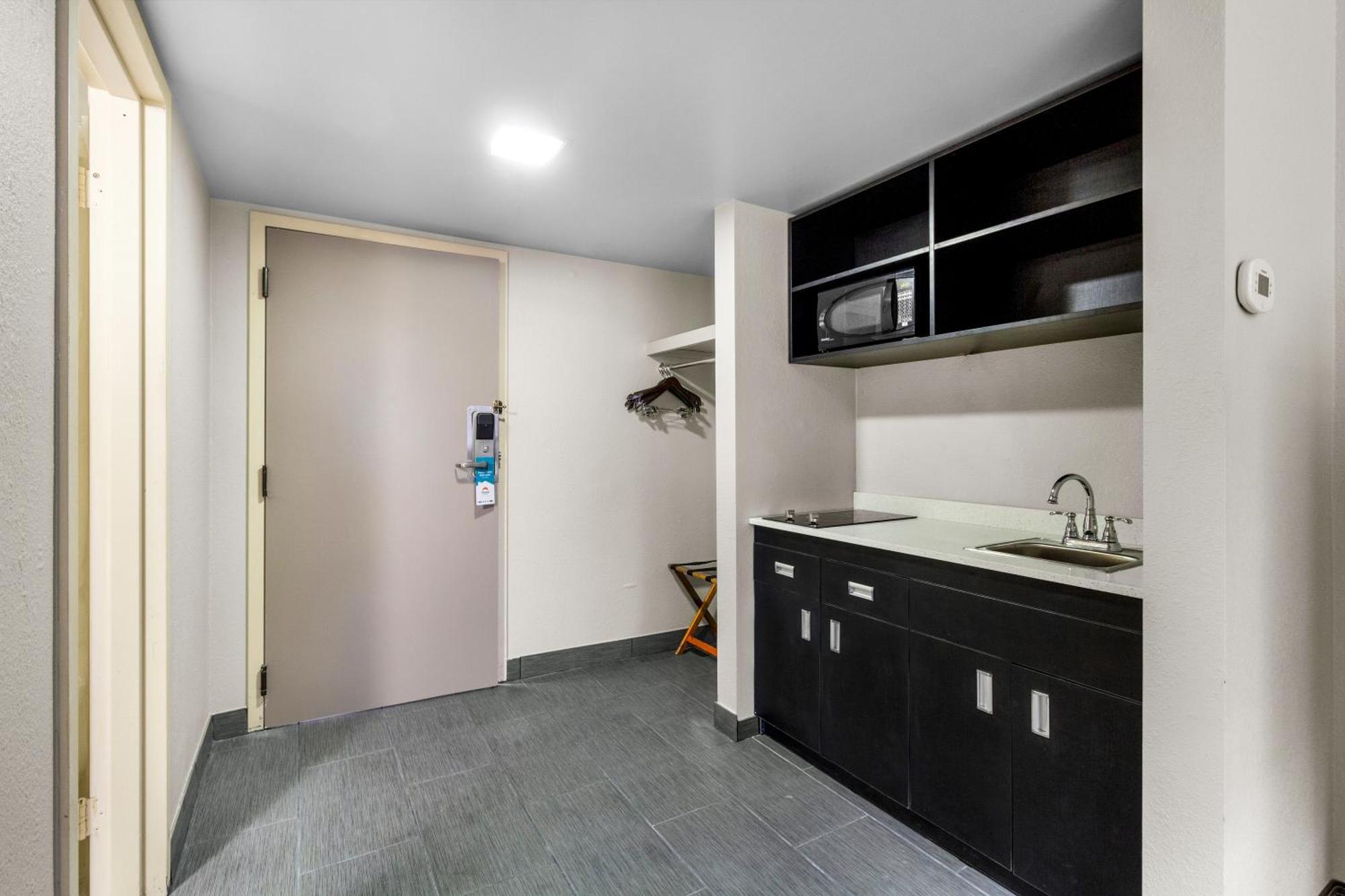 Suburban Studios Алтуна Экстерьер фото