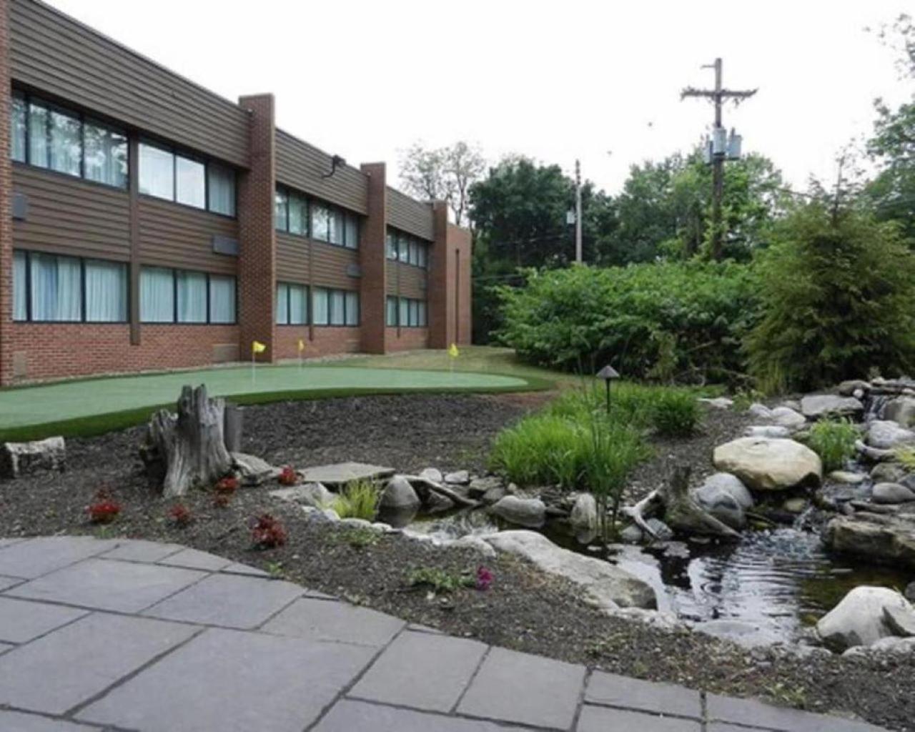 Suburban Studios Алтуна Экстерьер фото